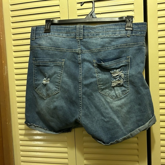 Shorts - Picture 2 of 2